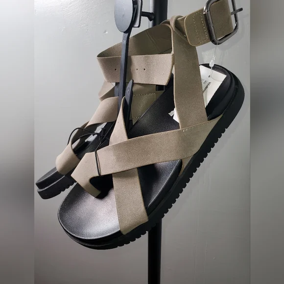 No Boundaries Tan Strappy Sandals - Picture 2 of 4
